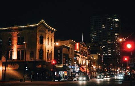 Dining & Nightlife | Blog | Experience | Milwaukee Downtown