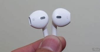 The iPhone 5 Earbuds Look Like They’re from Another Planet [Video]