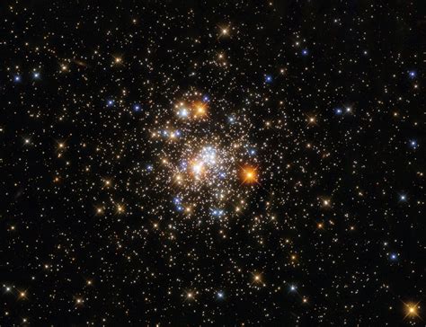 Vibrant globular cluster sparkles in new Hubble telescope photo | Space