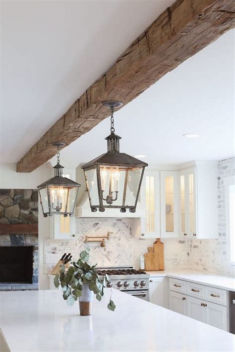 Amazing White Wood Beams Ceiling Ideas For Cottage