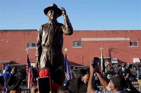 Mississippi city of Greenwood unveils Emmett Till memorial statue - ABC ...