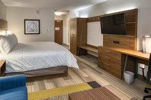 Holiday Inn Express Omaha Downtown – Campus Travel Management