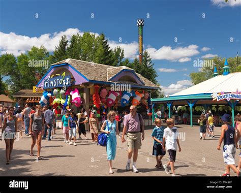 People at Canada's Wonderland amusement park. Vaughan, Ontario, Canada Stock Photo - Alamy