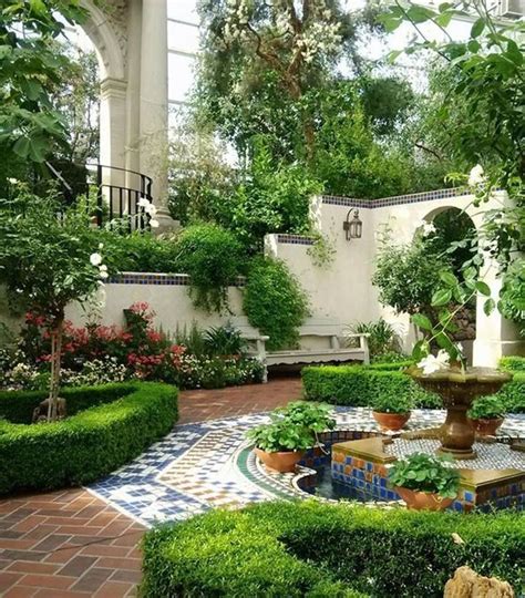 Mediterranean Style Courtyard Garden Gardeningknowhow Arredi Decori ...