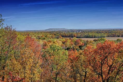 Scenic Fall Drive in Arkansas to See Fall Foliage