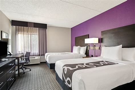 La Quinta Inn & Suites by Wyndham Miami Airport East | Miami, FL Hotels