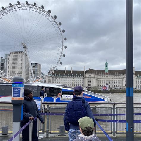 Using the Thames Clipper for our London itinerary with kids - Team Stein