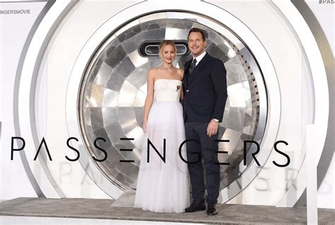 'Passengers' Has a 'Very Compellingly Accurate Scene' Showing What a Pool Could Look Like in Space