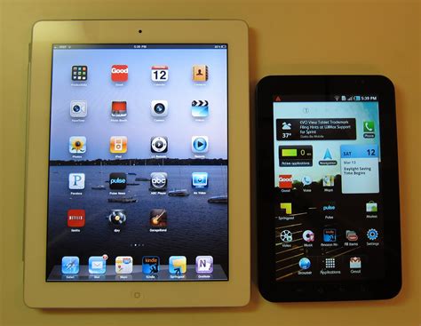 Apple iPad 2: White 16GB Unboxing / Comparison Photos