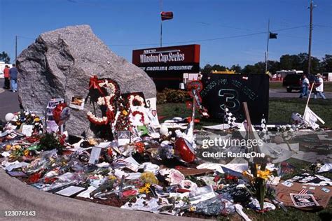 Dale Earnhardt Tribute Photos and Premium High Res Pictures - Getty Images