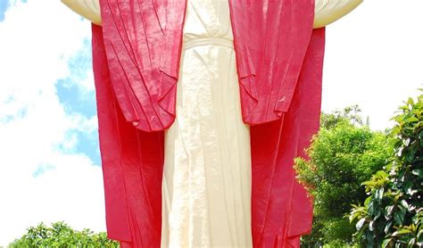 Treasures of Ilocandia and the World: The Healing Shrine of Kamay ni Hesus