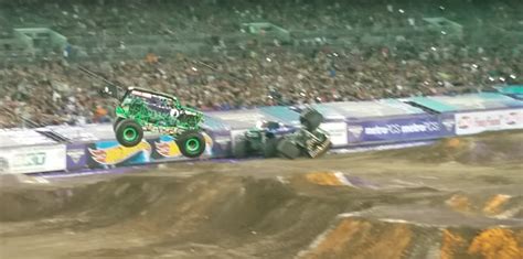 Famous Monster Truck Grave Digger Crashes After Failed Backflip ...