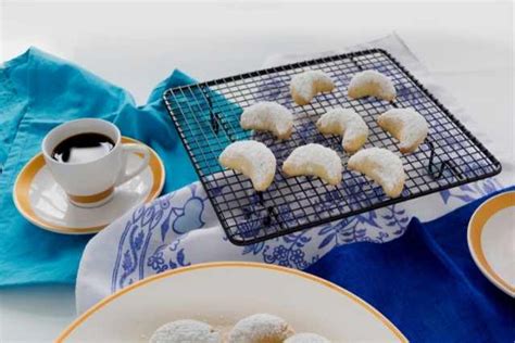 Kourabiedes: The Perfect Greek Christmas Cookies! - My Cretan Recipe