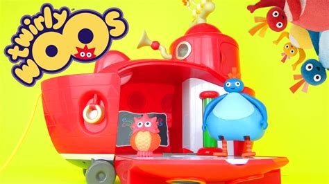 TWIRLYWOOS Big Red Boat Playset With BigHoo & Peekaboo CBeebies Toys ...