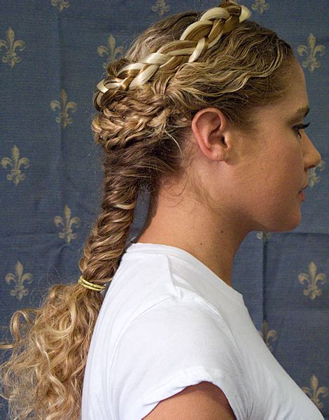 Learn a New (Ancient) Hairstyle: Braid Like a Caryatid | Roman ...