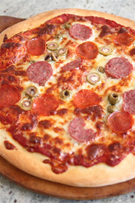 Pepperoni, Salami, and Olive Pizza – Bran Appetit