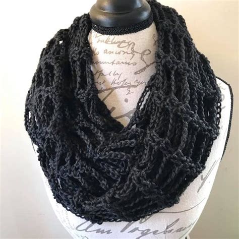 Best tips for working with black yarn - Simply Hooked by Janet