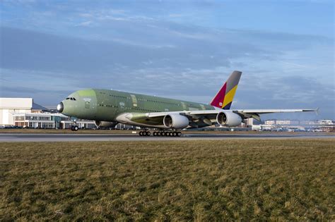 Asiana Airlines' first Airbus A380 performs its maiden flight ...