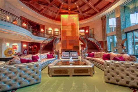 23 Awesome Features You Only Find in Luxury Homes (Mansion Photos)