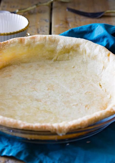 The Best Easy Pie Crust Recipe - Sugar Spun Run