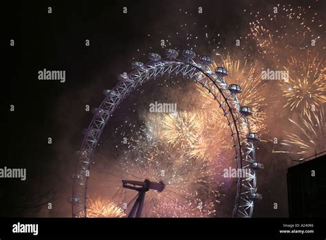 New years eve london eye fireworks hi-res stock photography and images - Alamy