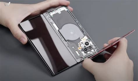 Vivo X Fold2 teardown video surfaces online revealing the foldable's internals - Gizmochina