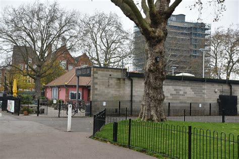 London Fields Lido © N Chadwick :: Geograph Britain and Ireland