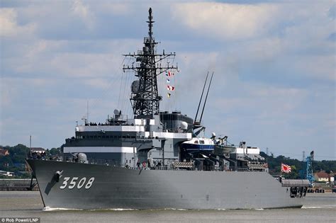 Japanese navy ship squeezes under Tower Bridge and sails up the Thames | Daily Mail Online