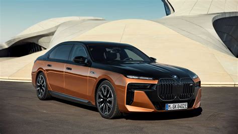 2024 BMW i7 M70 xDrive Debuts As A 650-HP Supersized Luxury EV