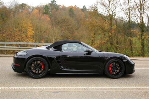 2019 Porsche 718 Boxster Spyder Makes Spyshot Debut with Gorgeous Roof - autoevolution