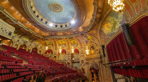 The Chicago Theatre Renovation in Chicago, IL (Chicago Theatre ...