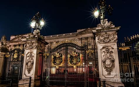 Buckingham Palace at Night Photograph by Miguel Opacic - Fine Art America