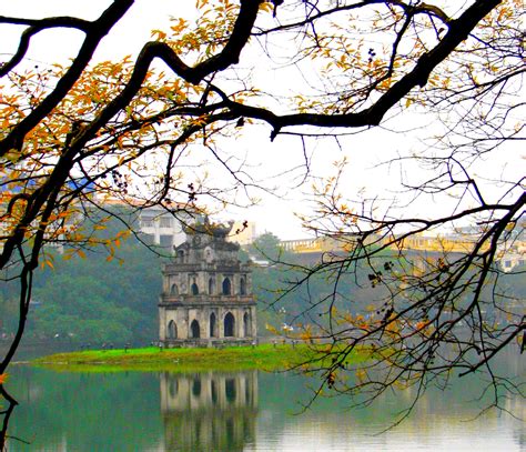 Hoan Kiem Lake Hanoi | Vietnam Travel Pictures