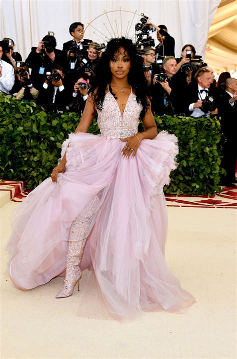 SZA Looks Like an Actual Angel on the Met Gala Red Carpet | Vogue