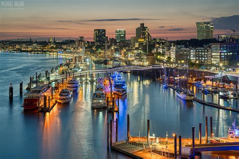 Hamburg bei Nacht | Michael Valjak Fotografie - Stadt. Natur. Landschaft.