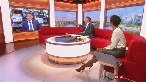 Naga Munchetty - BBC Breakfast 17/04/2020 - YouTube