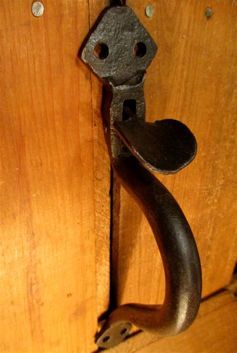 Informal Wrought Iron Thumb Latch Door Handle - Image to u