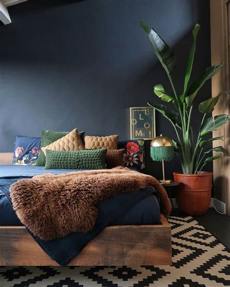 A Dutch House That is Filled With Plants, Art, and The Colour Green Bedroom Green, Bedroom ...