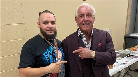 STYLIN AND PROFILING WITH RIC FLAIR AT THE NASHVILLE CARD SHOW ! - YouTube