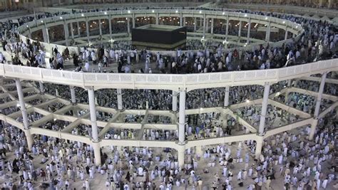 Kaaba Mecca Hajj Muslim People Crowd Praying Stock Footage Video 5396234 - Shutterstock