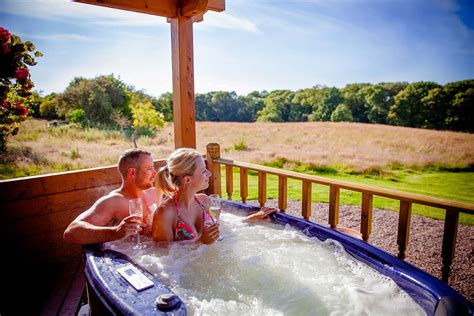 hot-tub - Log Cabin Holidays UK