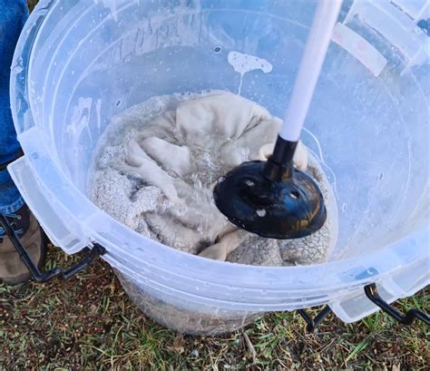 DIY Two-Bucket Hand-Crank Washing Machine