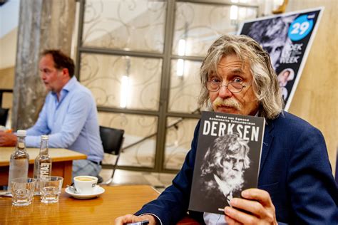 Biografie over Johan Derksen direct bestseller | Foto | gelderlander.nl