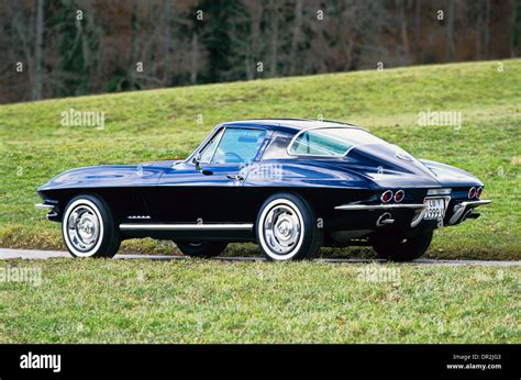 Chevrolet Corvette Stingray C2 Second Generation - 1967 427 Cubic inch v8 Stock Photo - Alamy