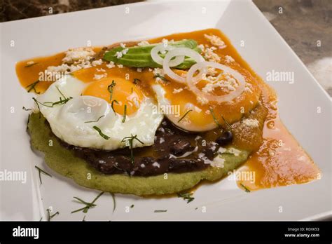 Ranchero eggs hi-res stock photography and images - Alamy