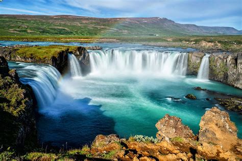 Gullfoss: Full Guide to Iceland’s Majestic Waterfall