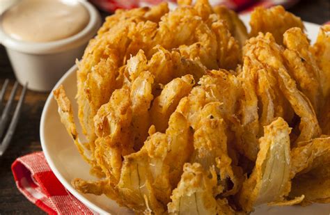 How Outback Steakhouse Makes Its Classic Bloomin' Onions