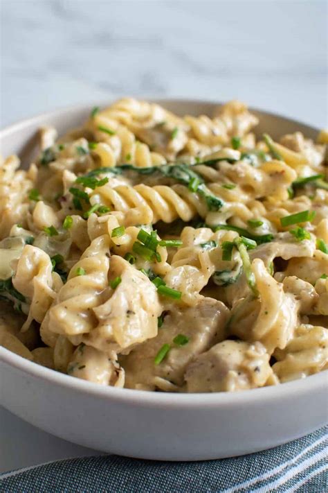 Chicken Spinach Alfredo Recipe (15-Minute Pasta) - Hint of Healthy