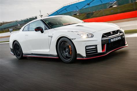 Nissan GT-R Nismo (2017) review | CAR Magazine