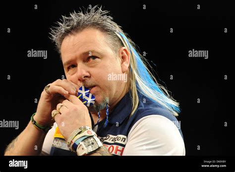 Peter wright darts hi-res stock photography and images - Alamy